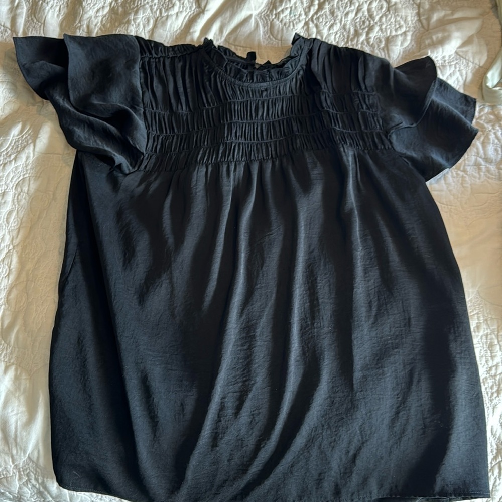Short sleeve black top